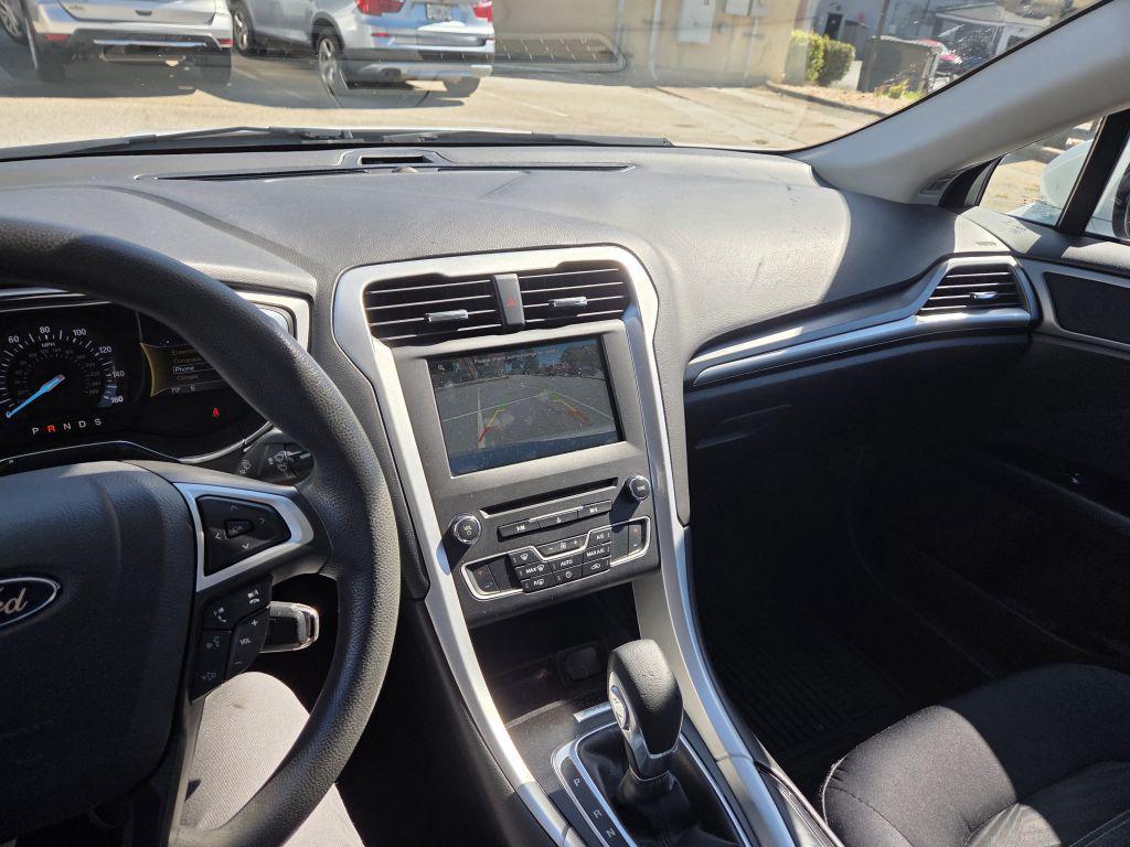 2016 Ford Fusion SE - Photo 6