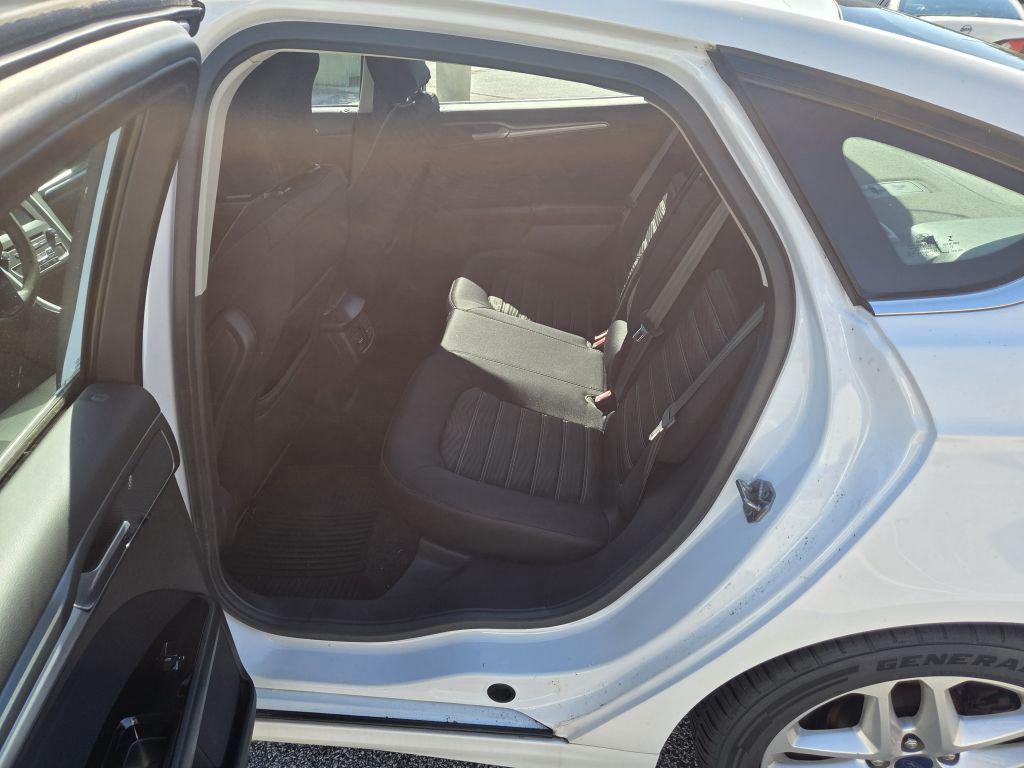 2016 Ford Fusion SE - Photo 8